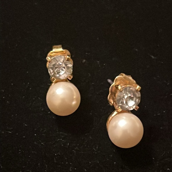 Faux Pearl & Gold Color Earrings - Picture 5 of 17